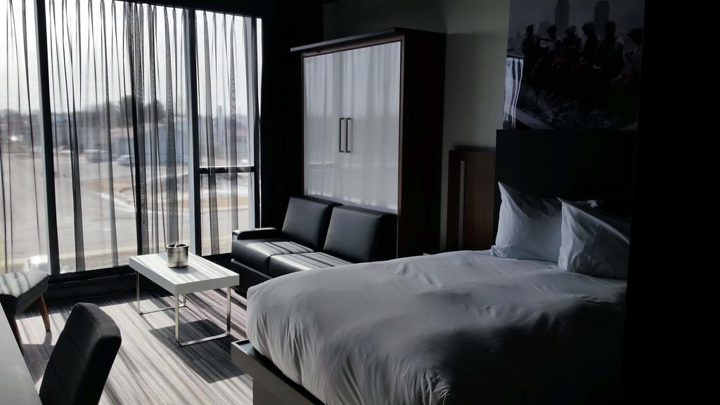 Grand Times Hotel Дръмондвил Екстериор снимка