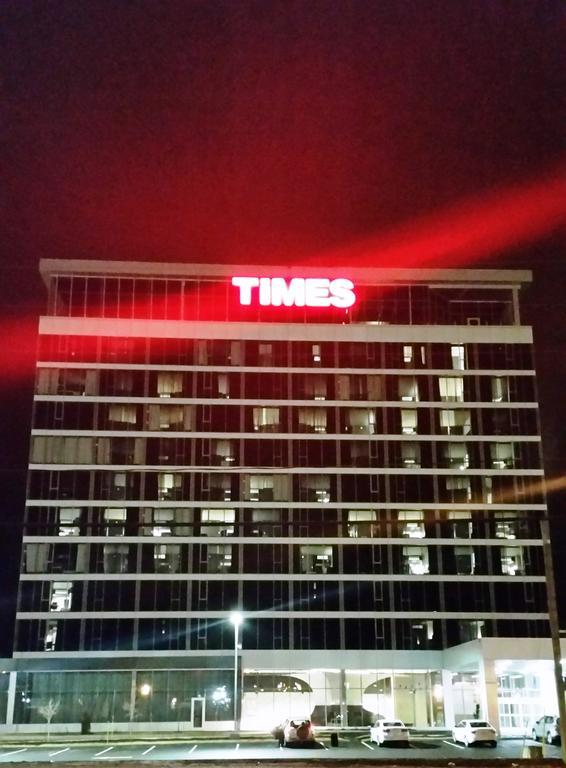 Grand Times Hotel Дръмондвил Екстериор снимка