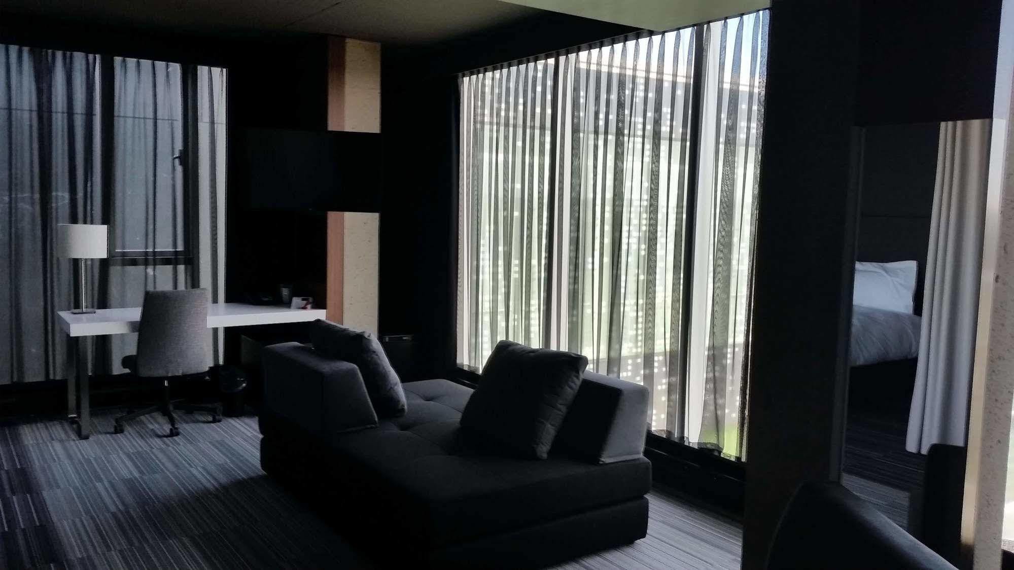 Grand Times Hotel Дръмондвил Екстериор снимка
