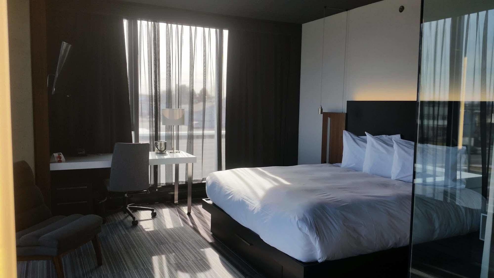 Grand Times Hotel Дръмондвил Екстериор снимка