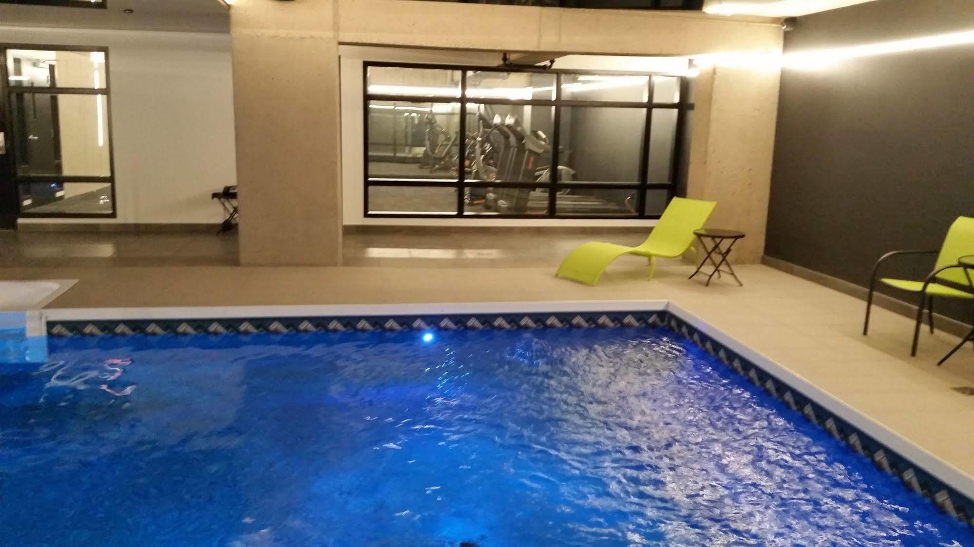 Grand Times Hotel Дръмондвил Екстериор снимка